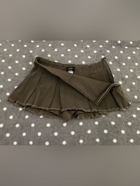 Just Polly Women’s Olive Green Pleated Skort with Raw Hem